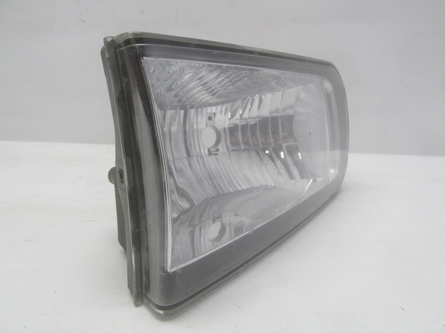 Фара противотуманная правая