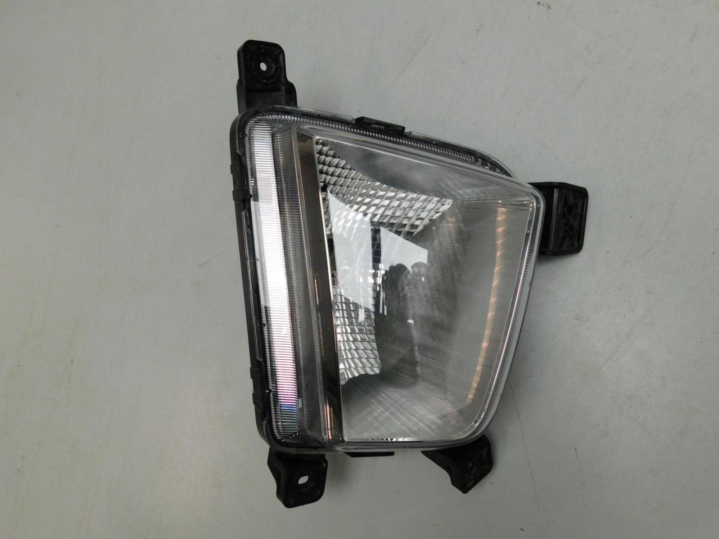 Фара противотуманная правая