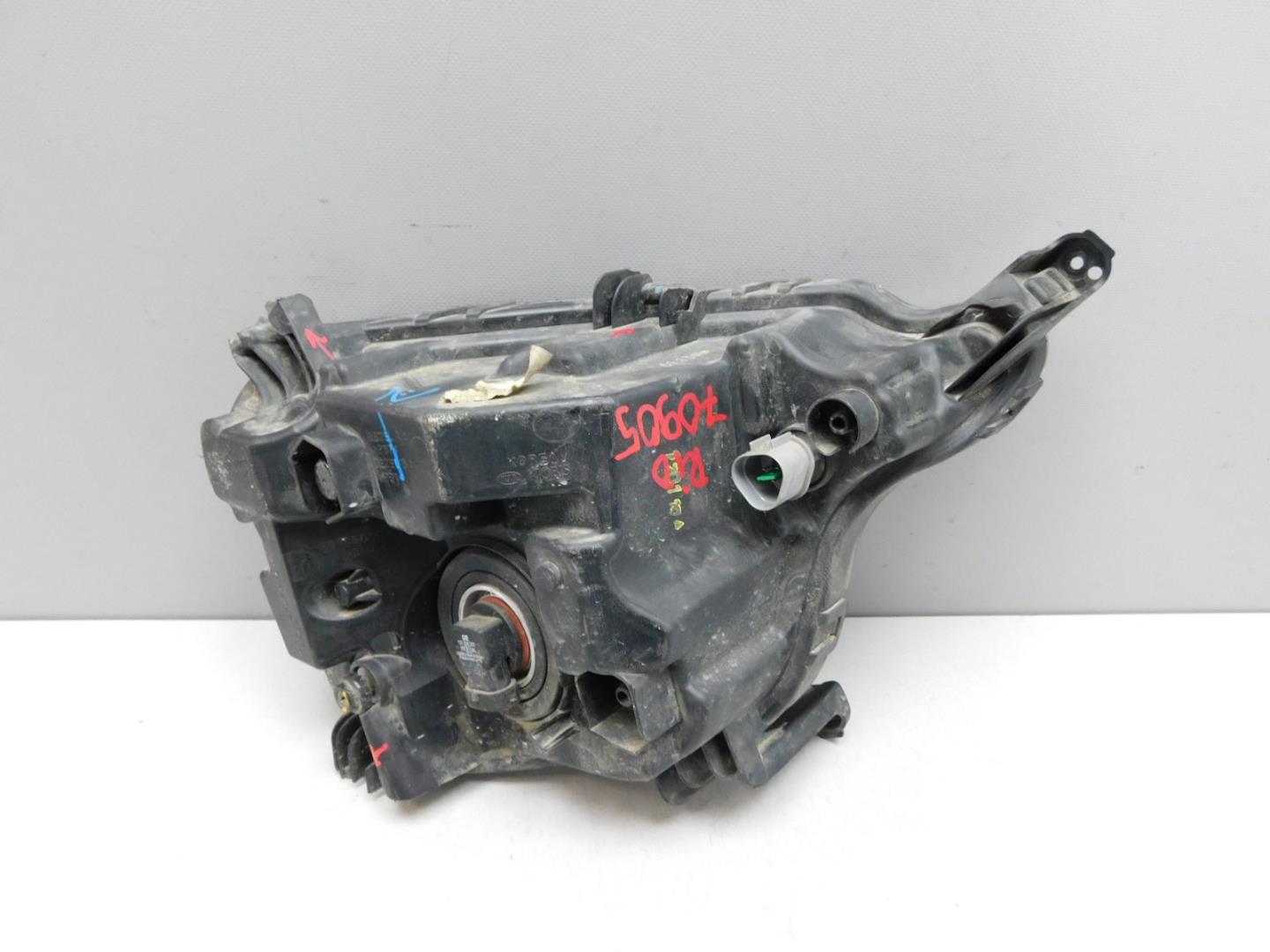 Фара противотуманная левая