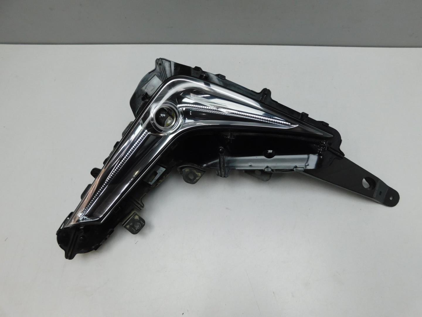 Фара противотуманная правая