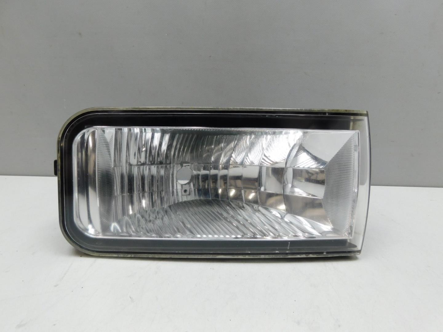 Фара противотуманная правая