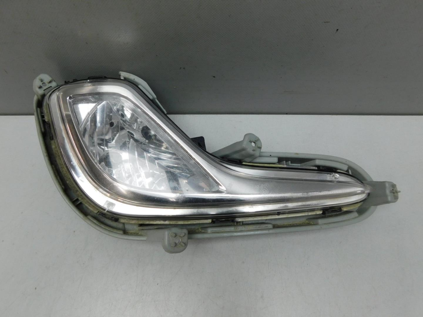 Фара противотуманная правая