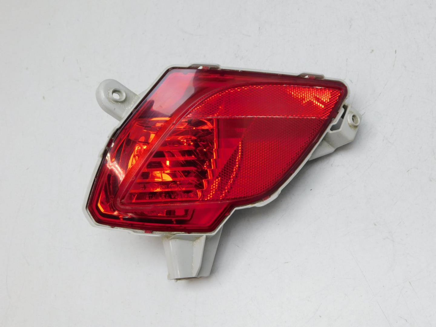 Фонарь задний в бампер левый