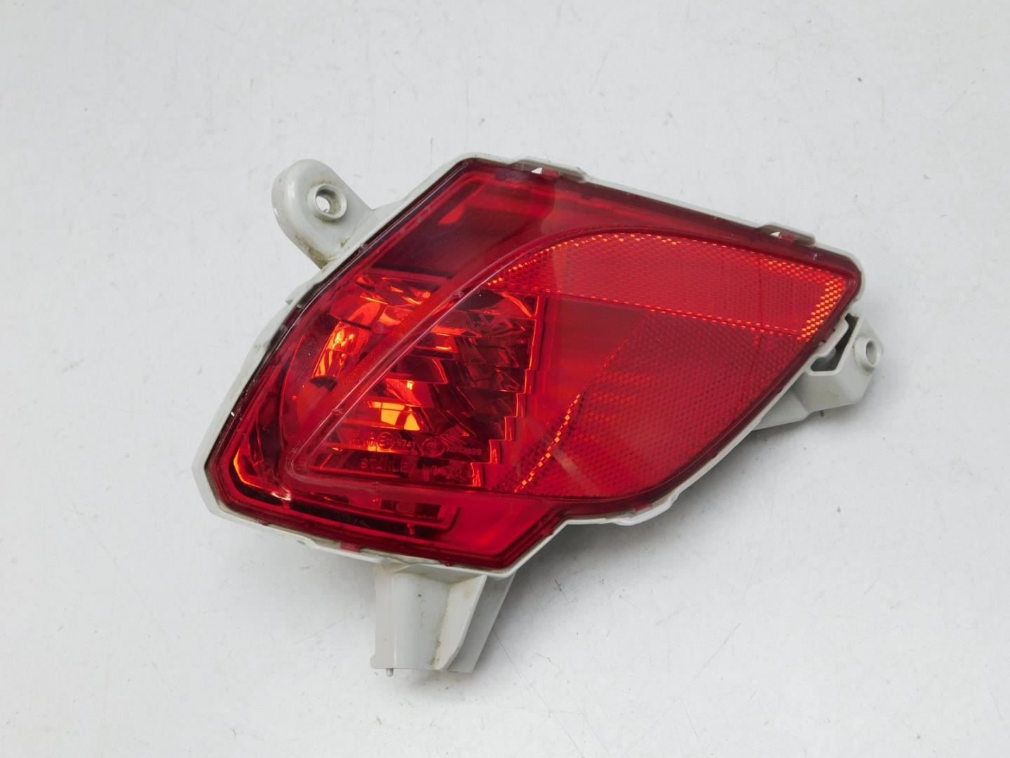 Фонарь задний в бампер левый