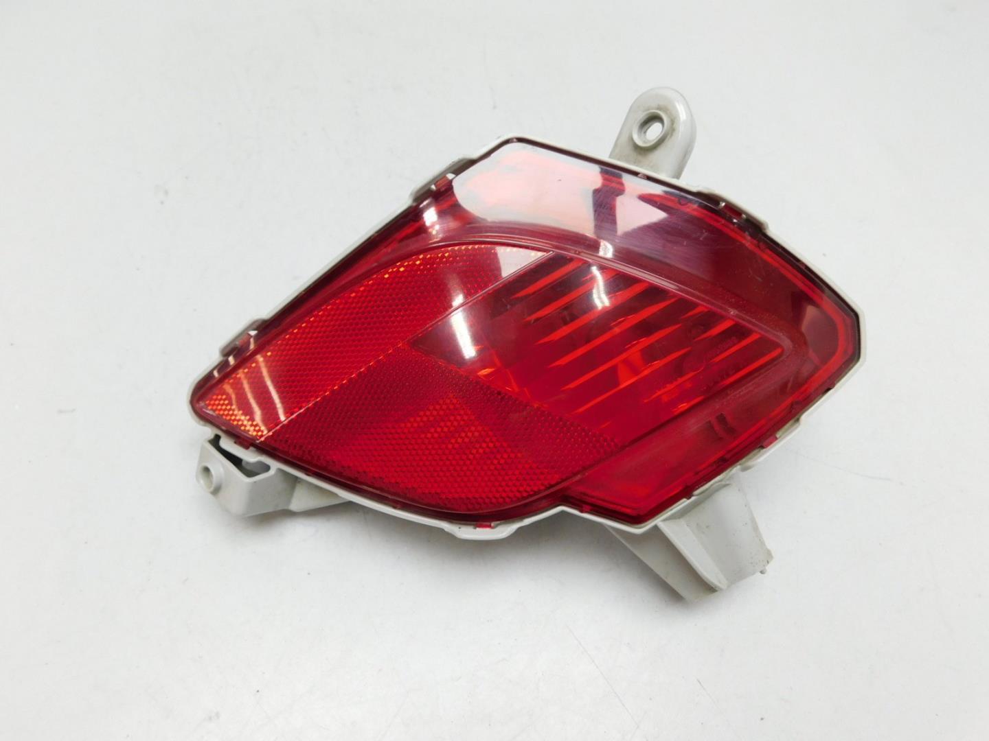 Фонарь задний в бампер правый