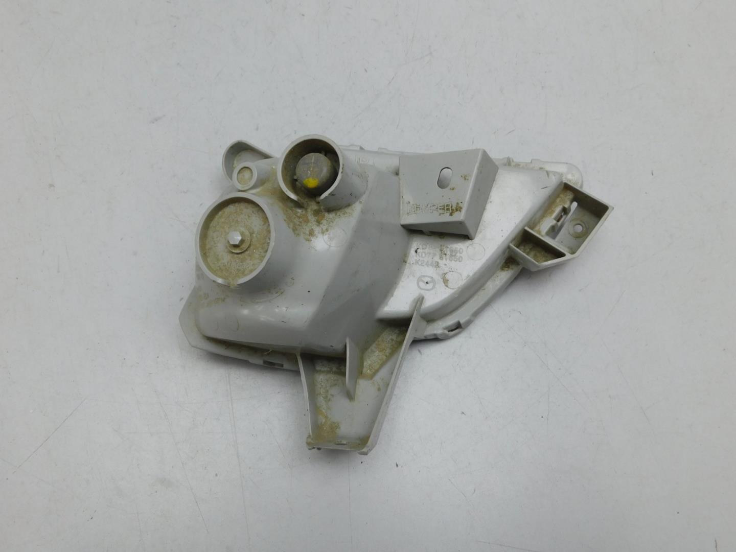 Фонарь задний в бампер правый