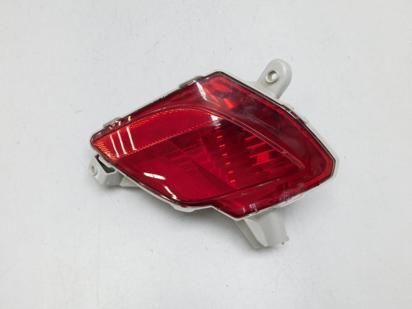 Фонарь задний в бампер правый