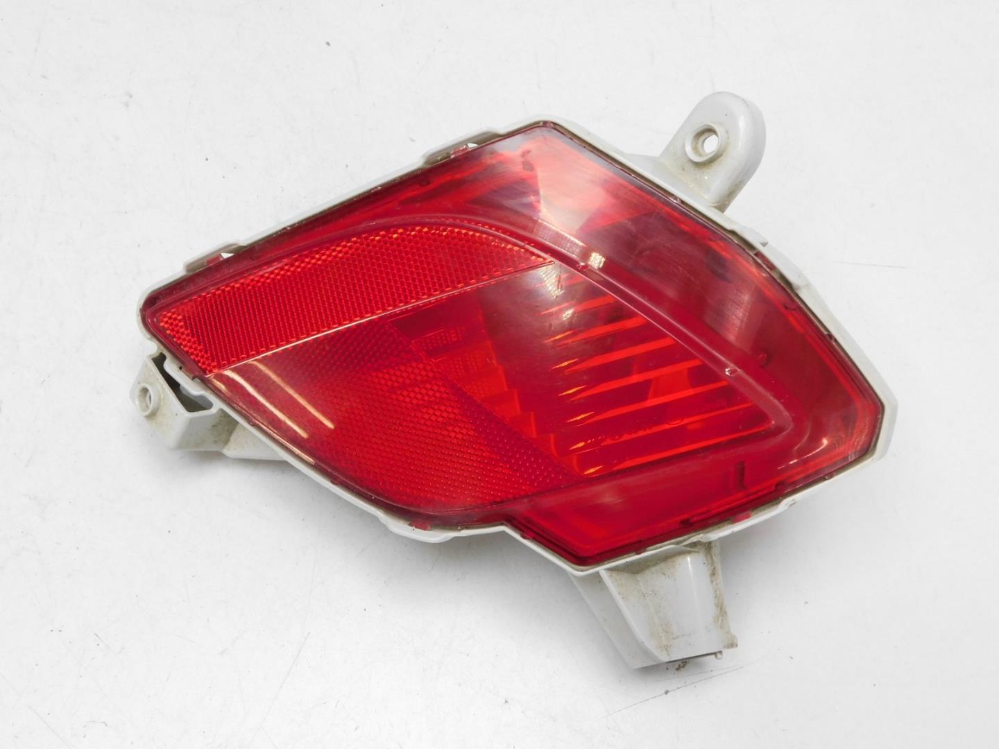 Фонарь задний в бампер правый