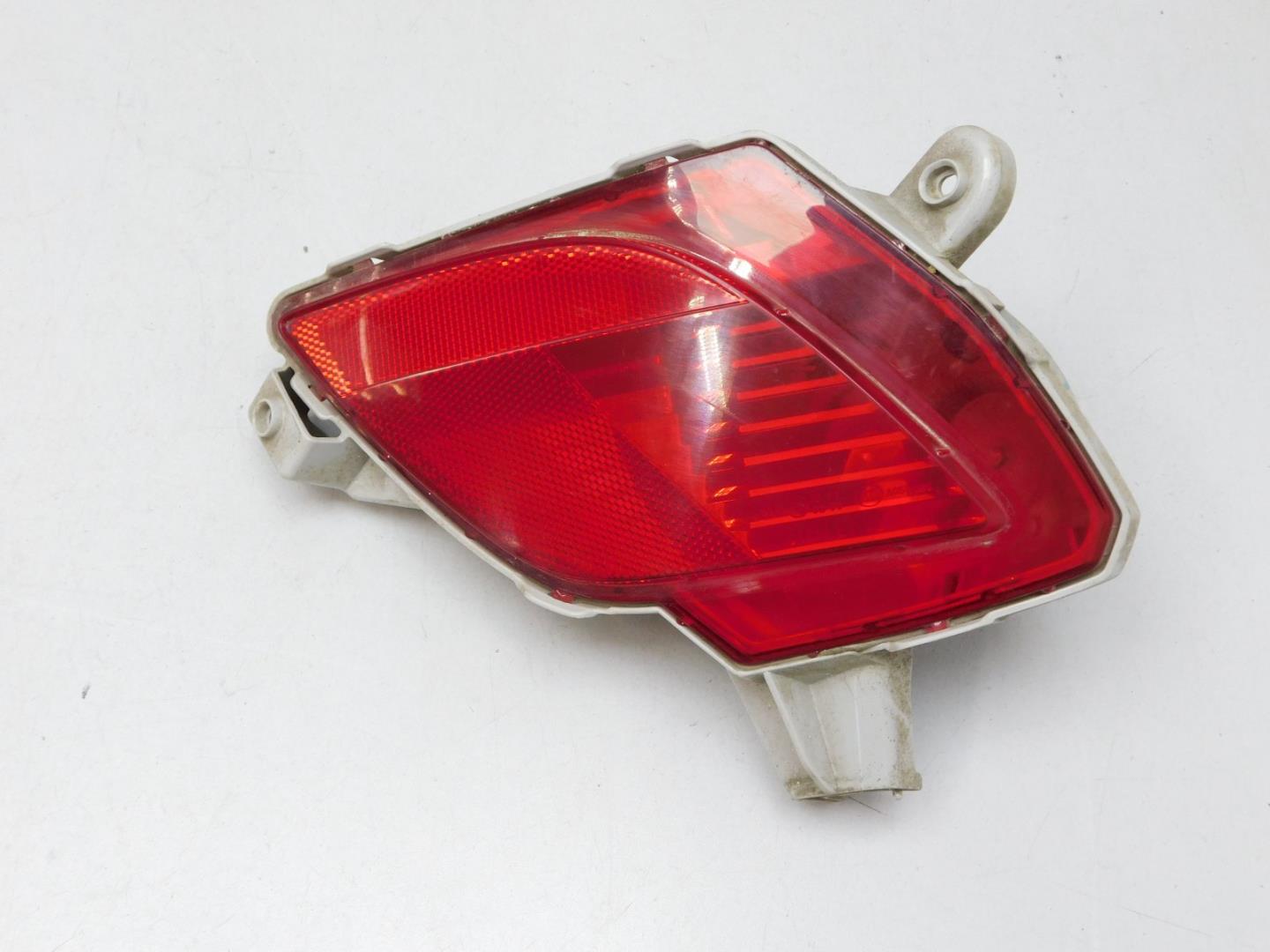 Фонарь задний в бампер правый