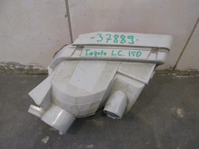 Фонарь задний в бампер правый