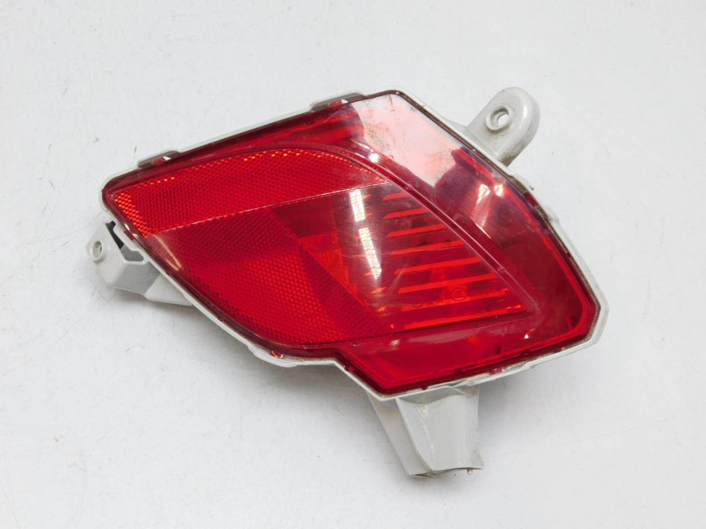 Фонарь задний в бампер правый