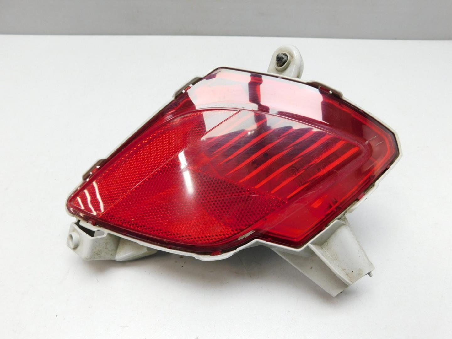 Фонарь задний в бампер правый