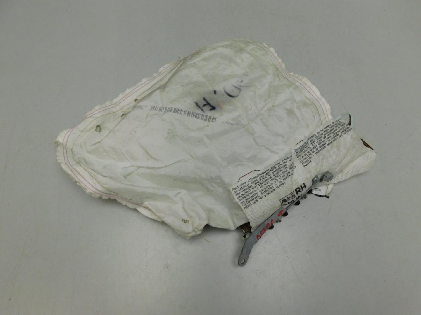 Подушка безопасности пассажирская (в торпедо)