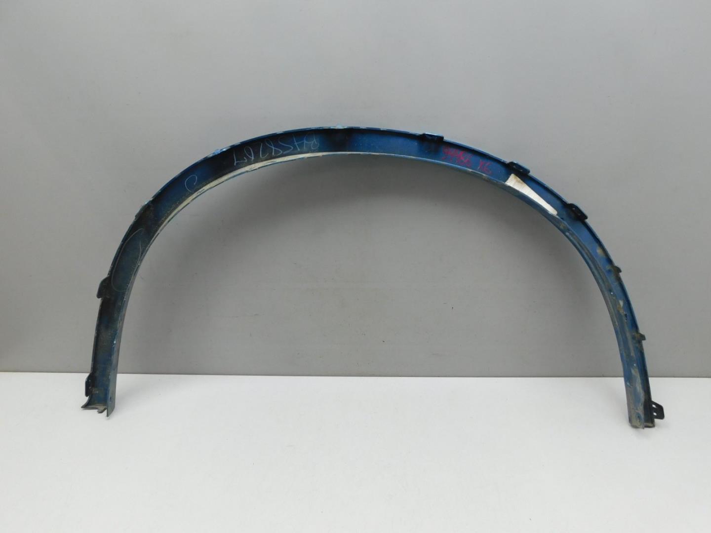 Накладка крыла переднего левого