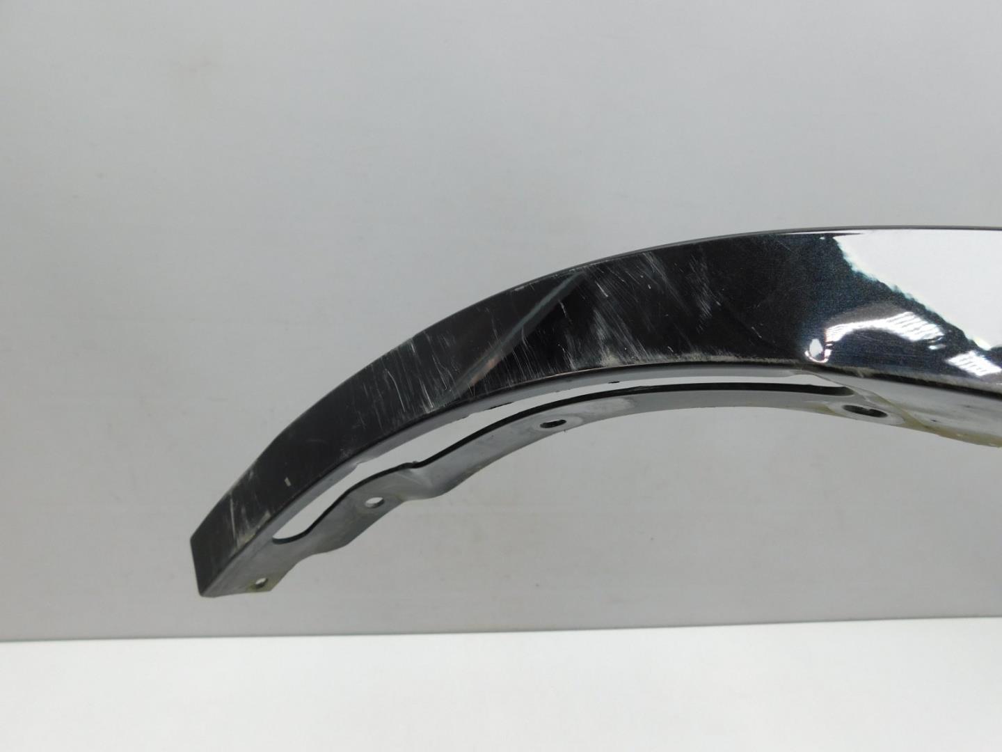 Накладка крыла переднего левого