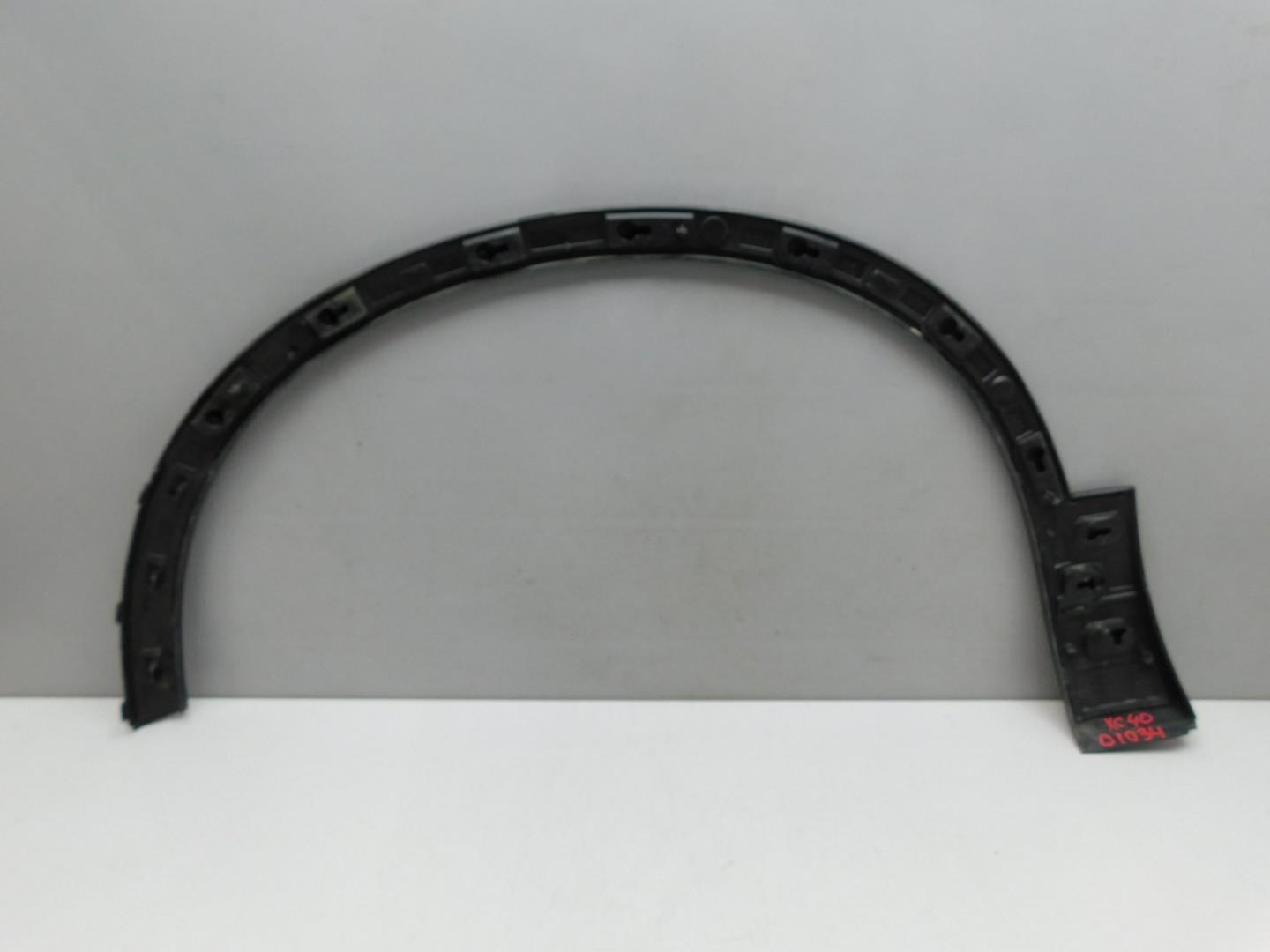 Накладка переднего крыла правого