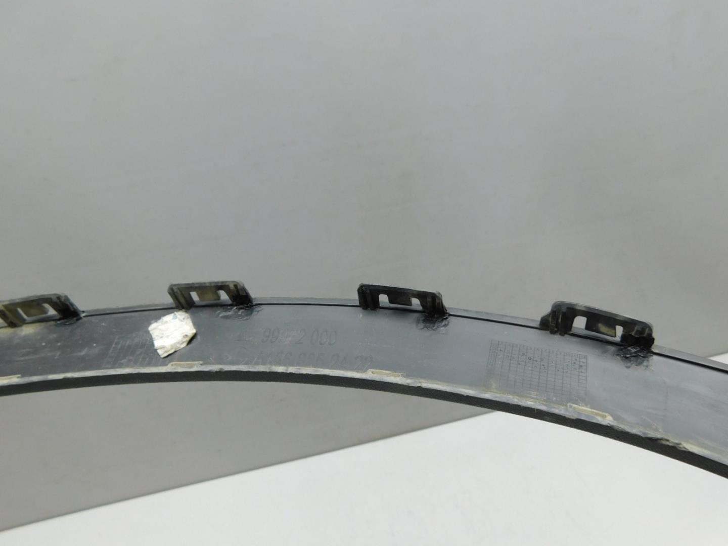 Накладка переднего крыла правого