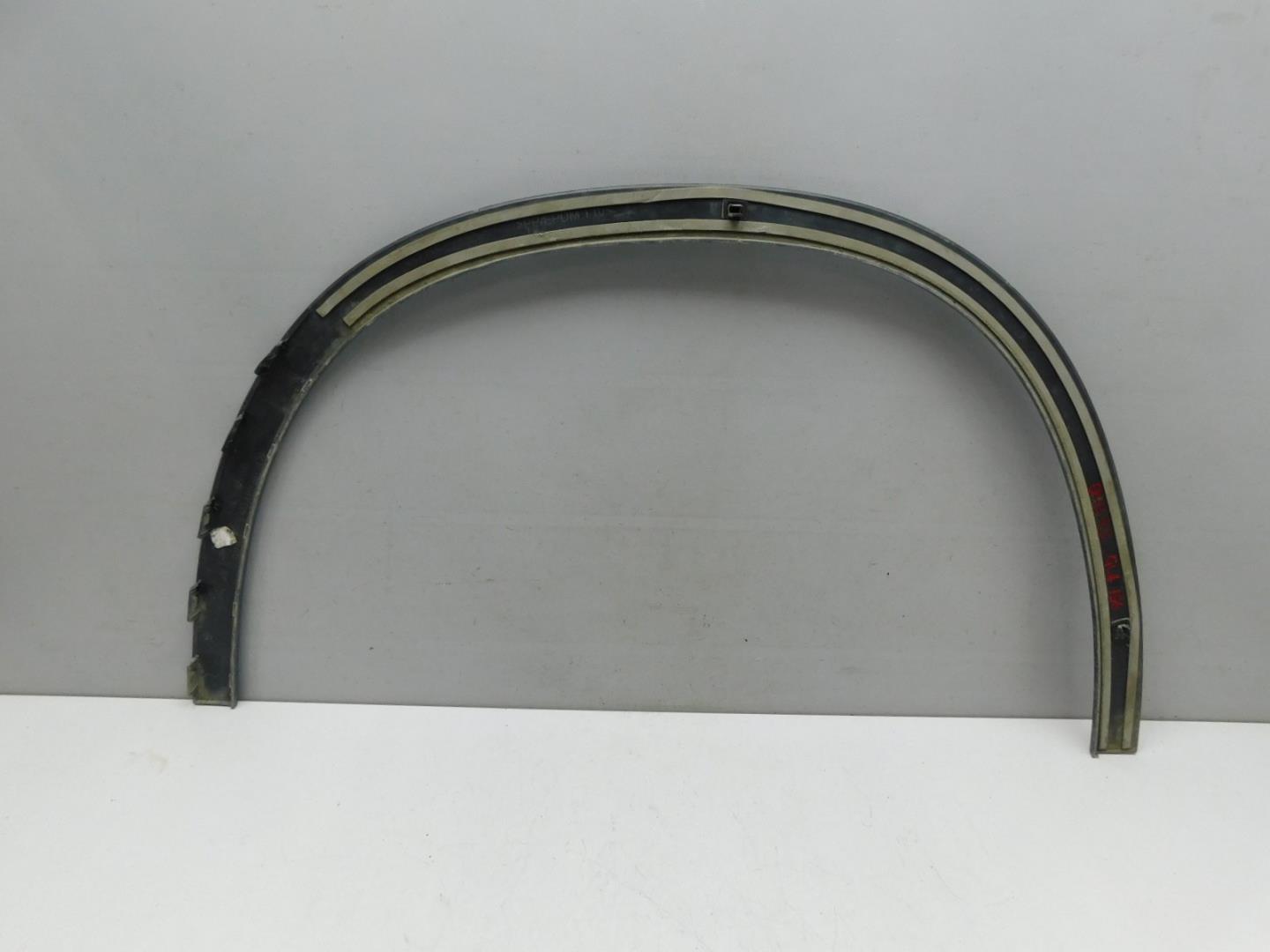 Накладка переднего крыла правого