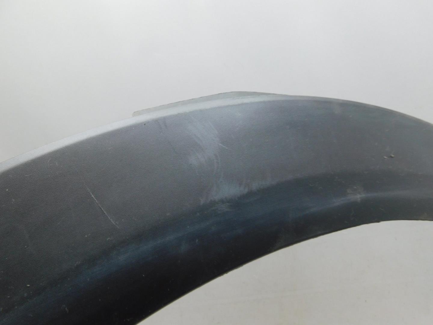 Накладка переднего крыла правого