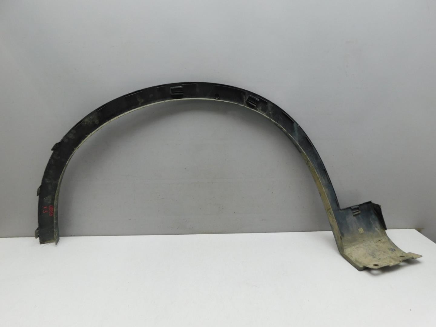 Накладка переднего крыла правого