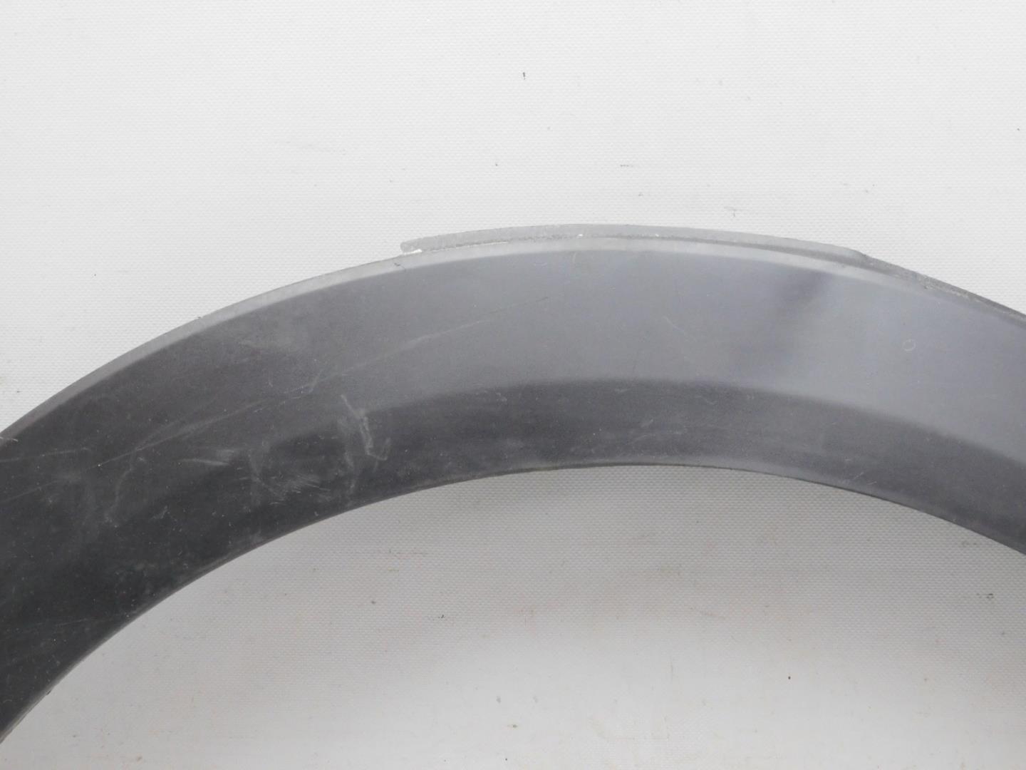 Накладка переднего крыла правого