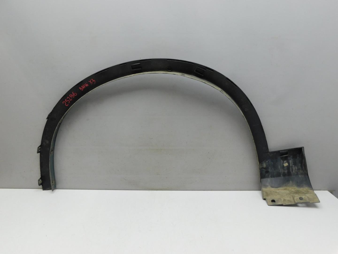 Накладка переднего крыла правого