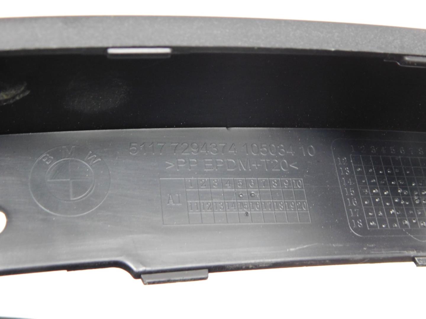 Накладка переднего крыла правого