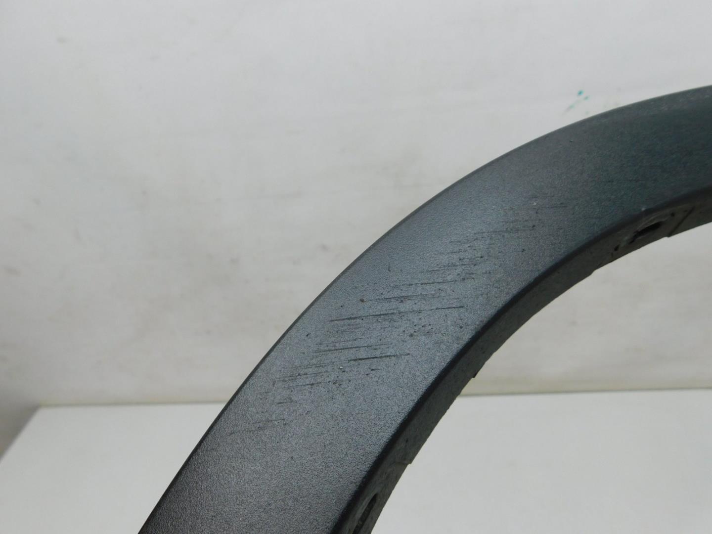 Накладка переднего крыла правого