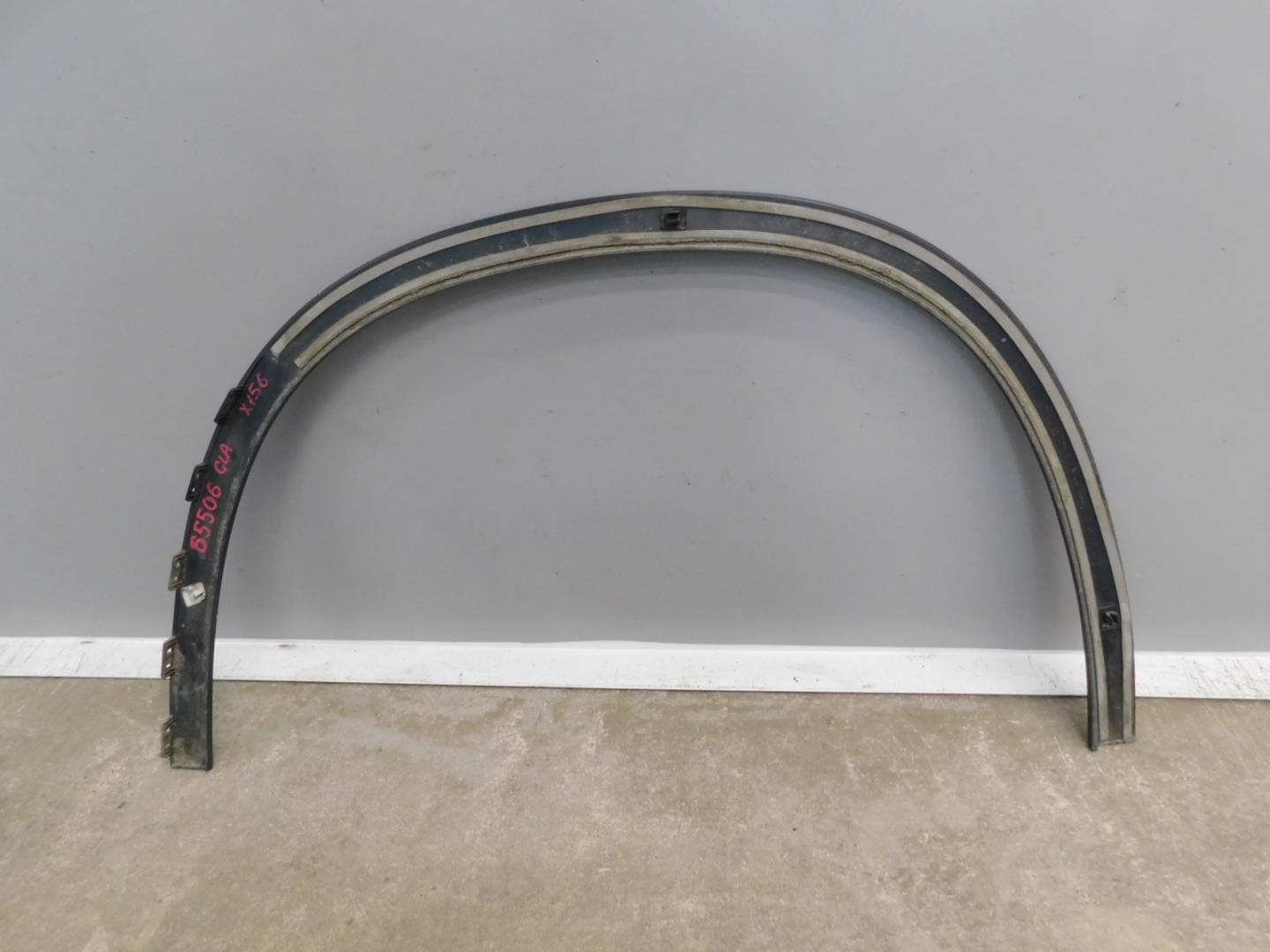 Накладка переднего крыла правого