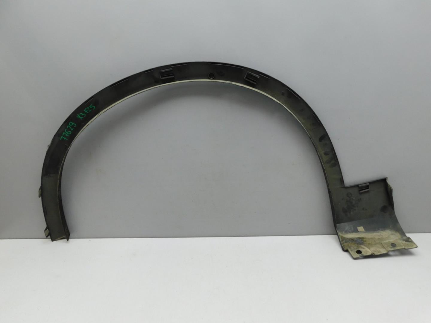 Накладка переднего крыла правого