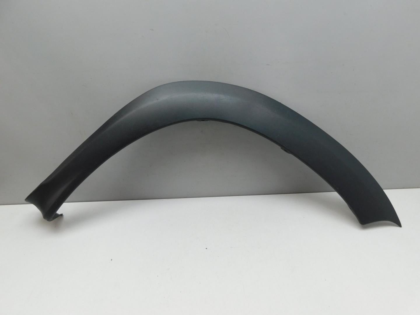 Накладка переднего крыла правого