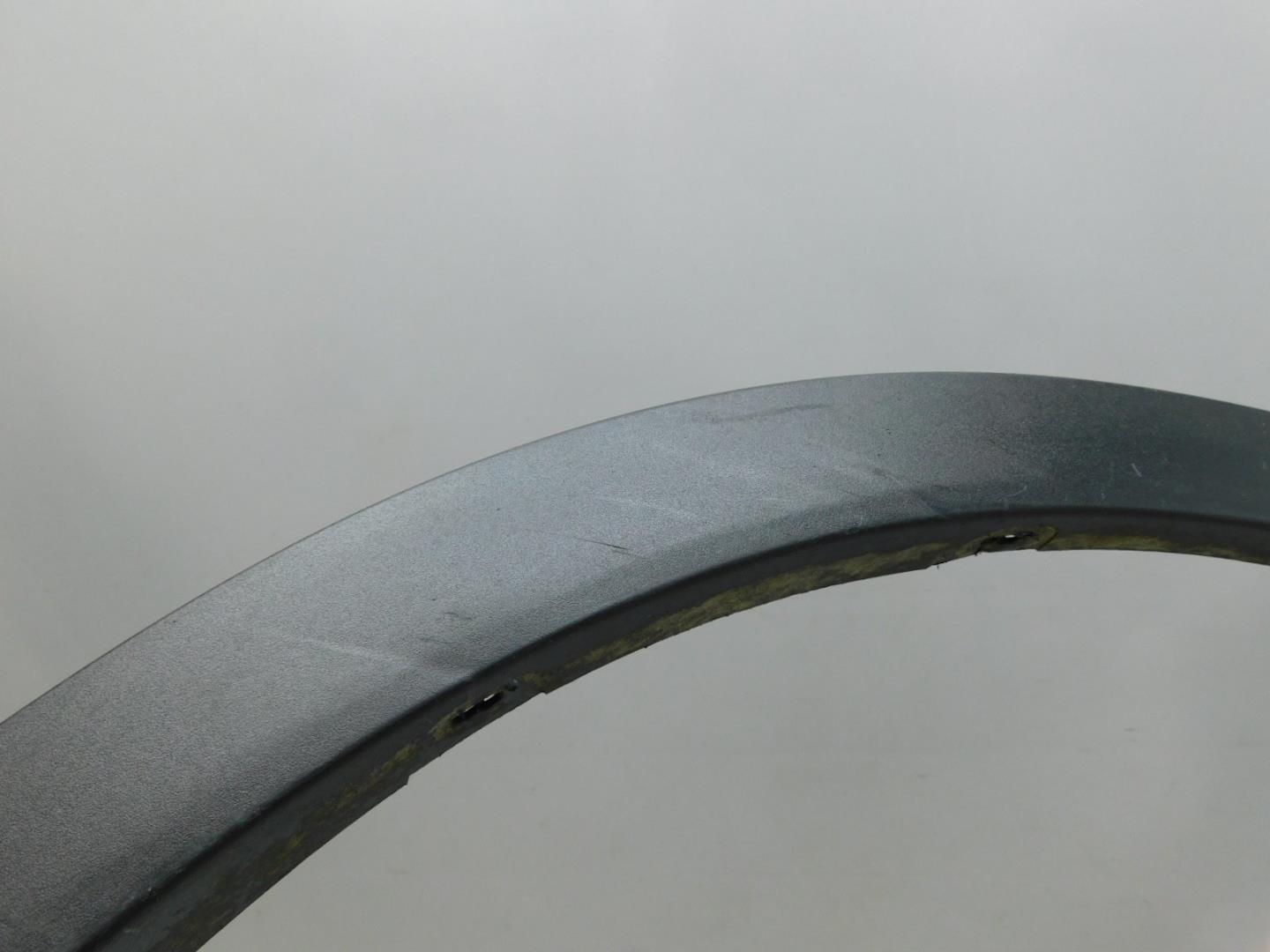 Накладка переднего крыла правого