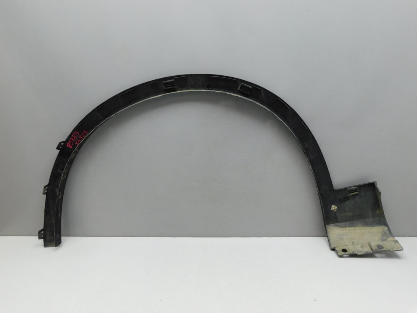 Накладка переднего крыла правого