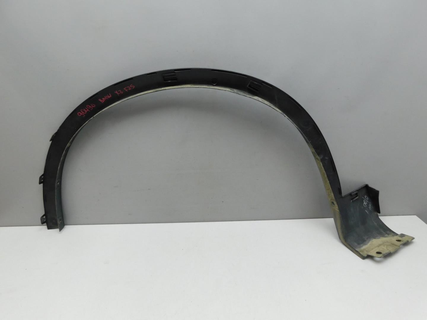 Накладка переднего крыла правого