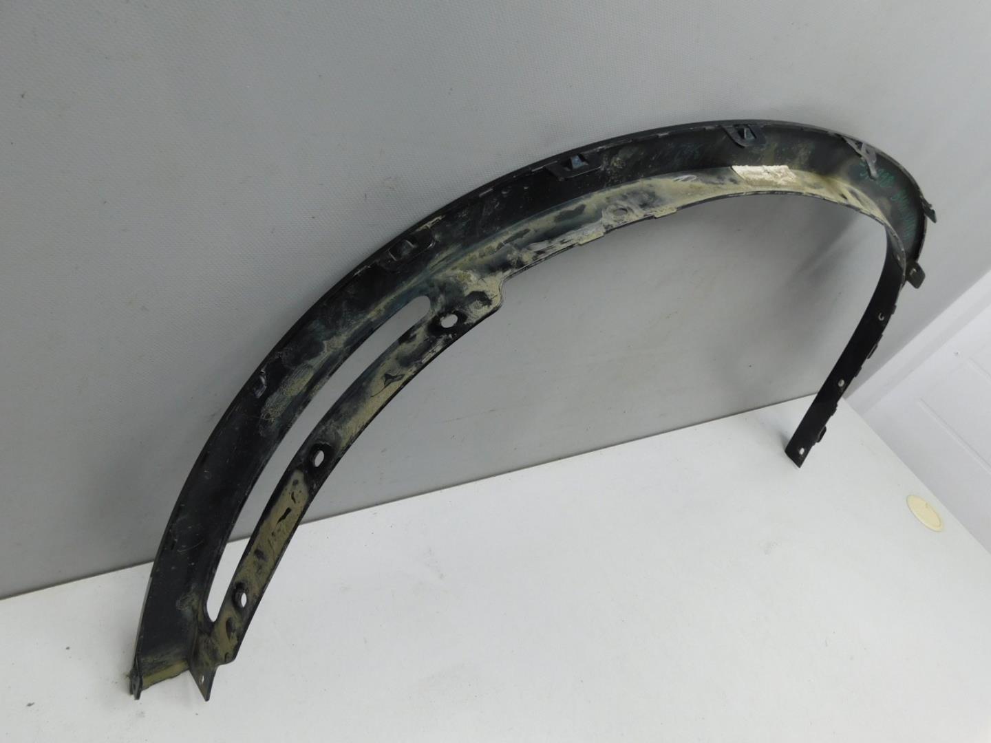 Накладка переднего крыла правого