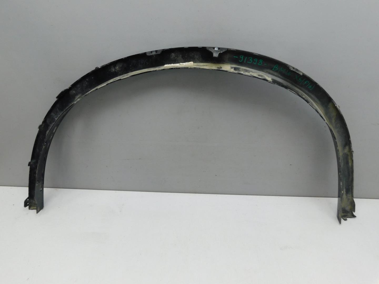 Накладка переднего крыла правого