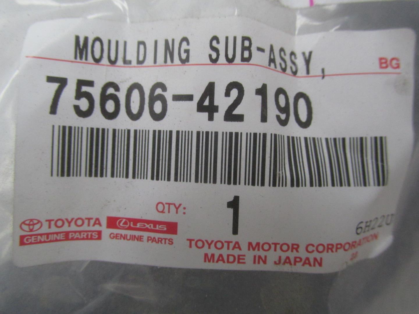 Накладка заднего крыла левого