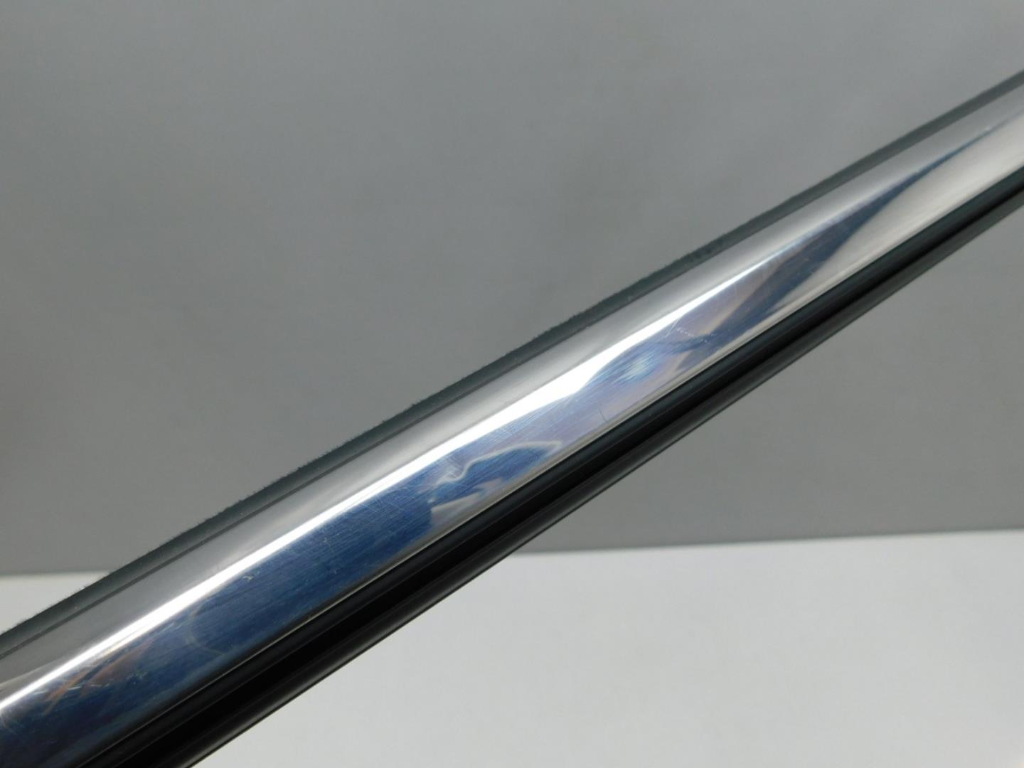 Накладка стекла переднего левого