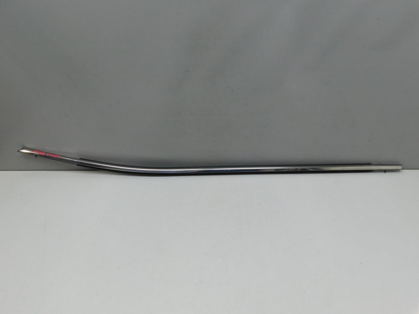 Накладка стекла переднего левого