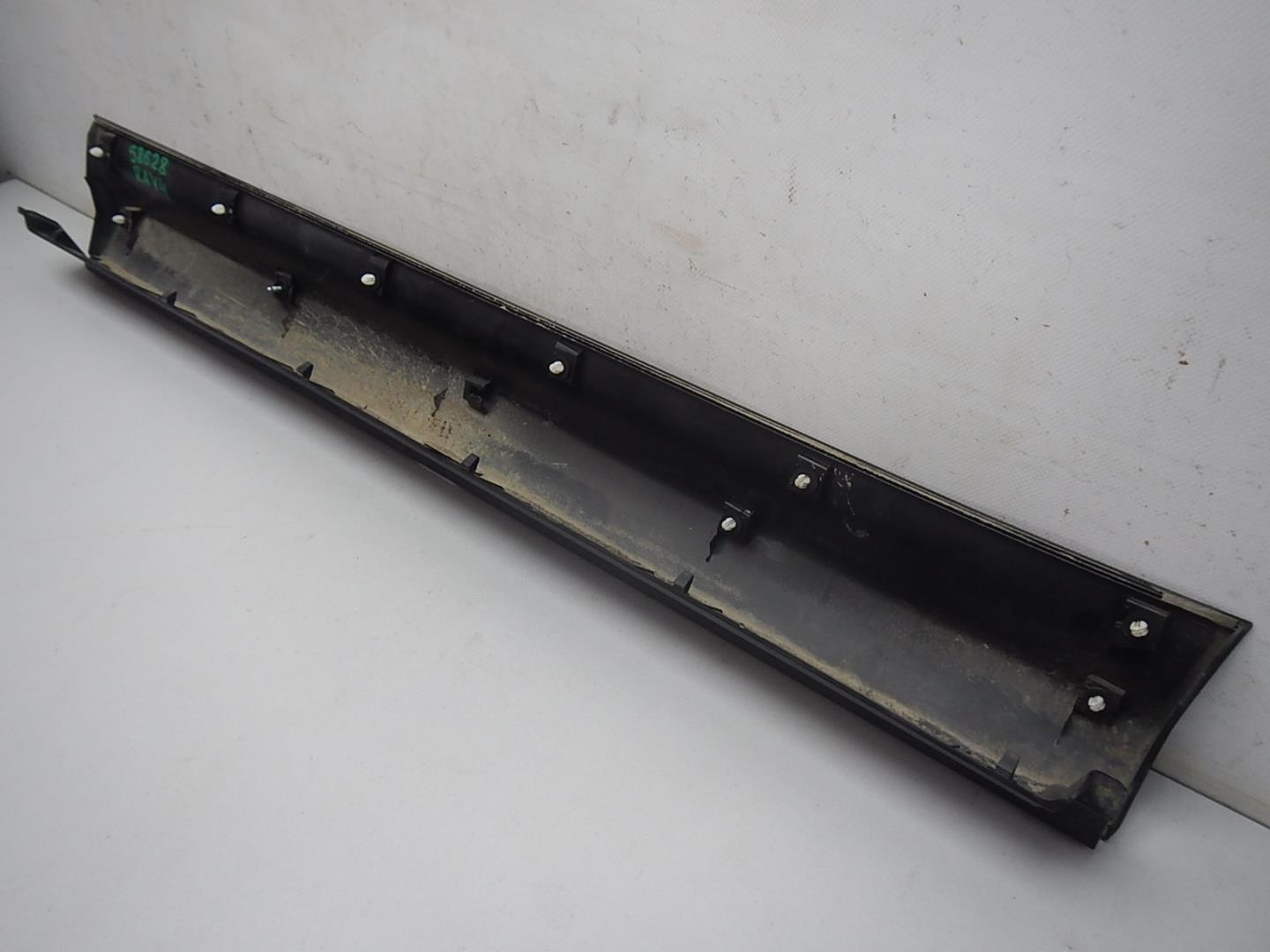 Накладка двери передней левой