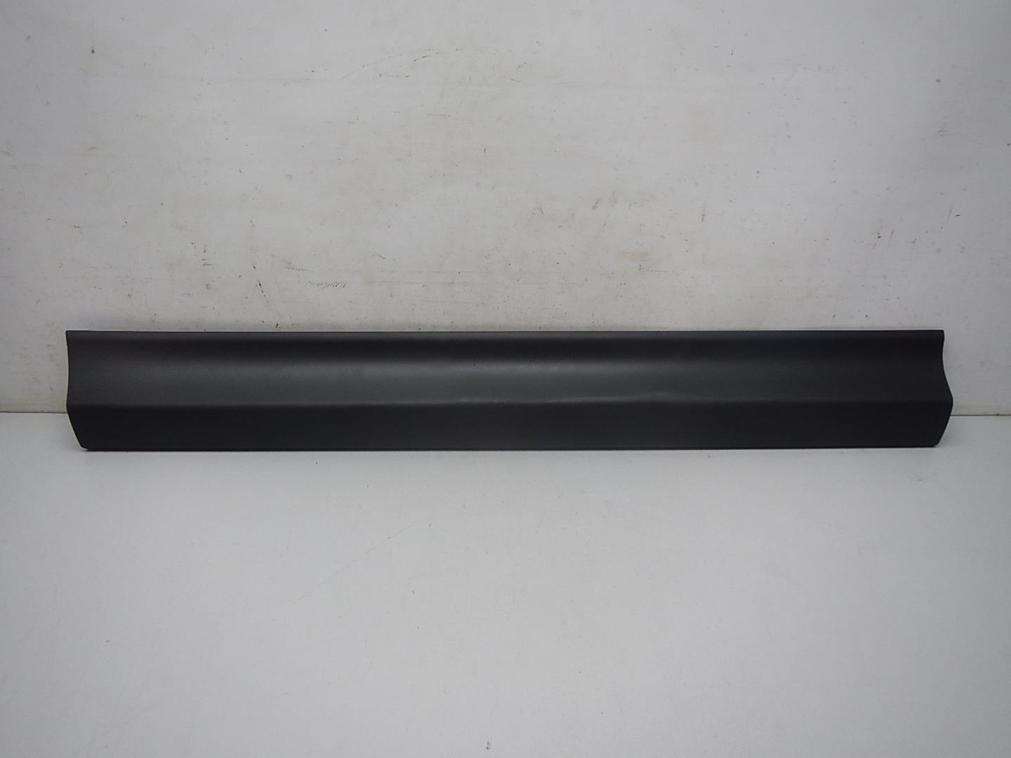 Накладка двери передней левой