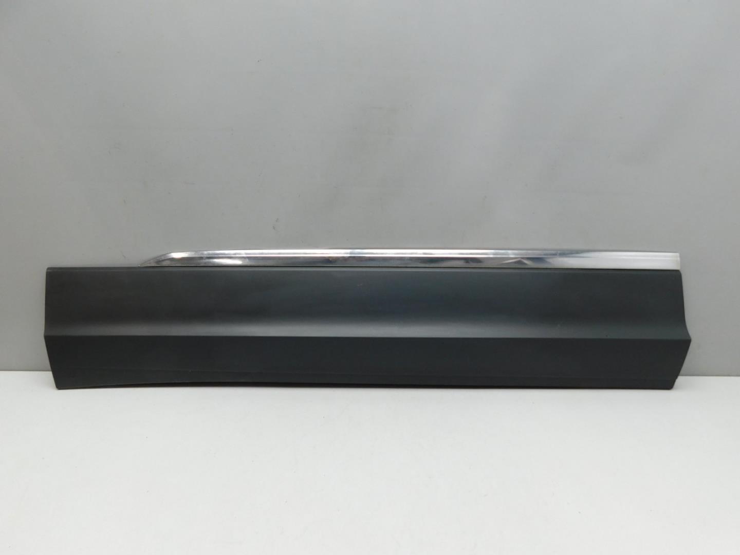 Накладка двери передней левой