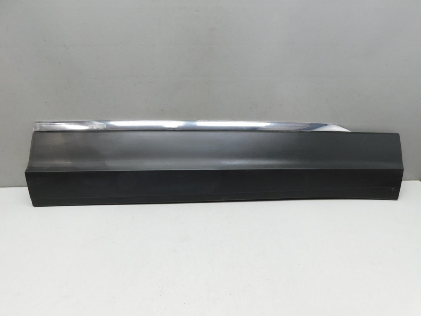 Накладка двери передней правой