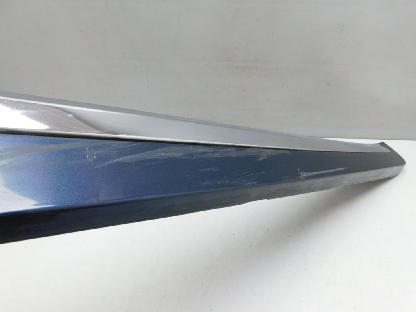 Накладка двери передней правой