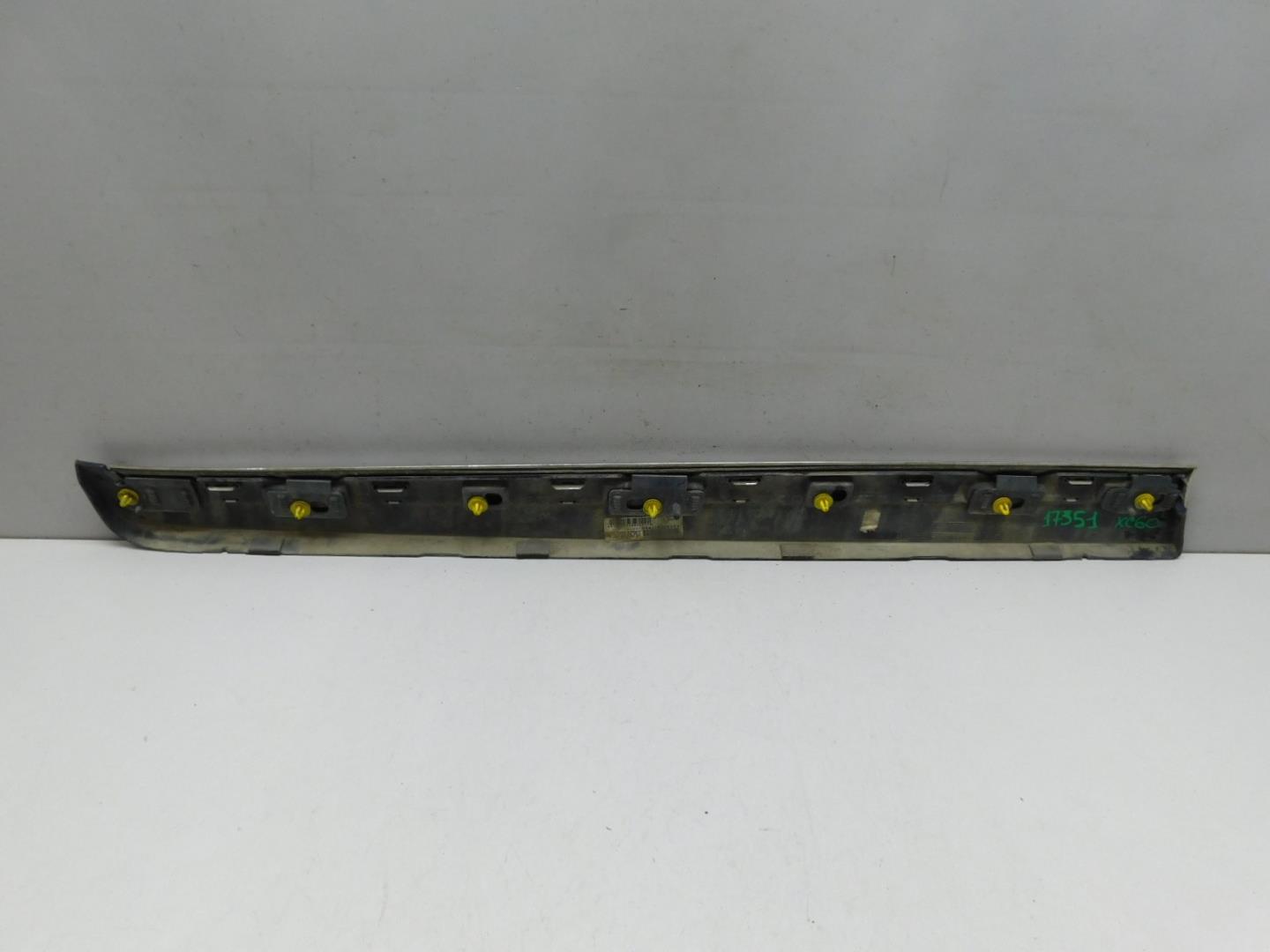 Накладка двери передней правой