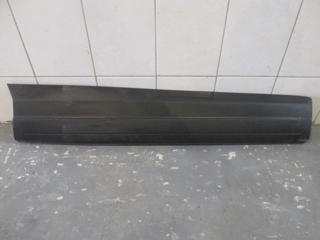 Накладка двери передней правой