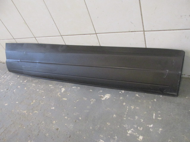 Накладка двери передней правой