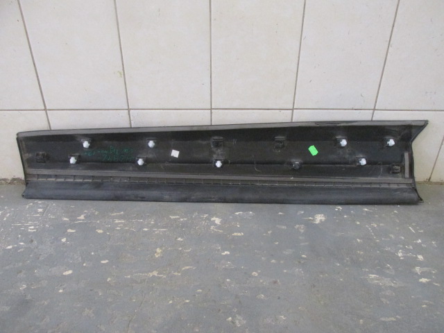 Накладка двери передней правой