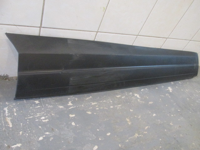 Накладка двери передней правой