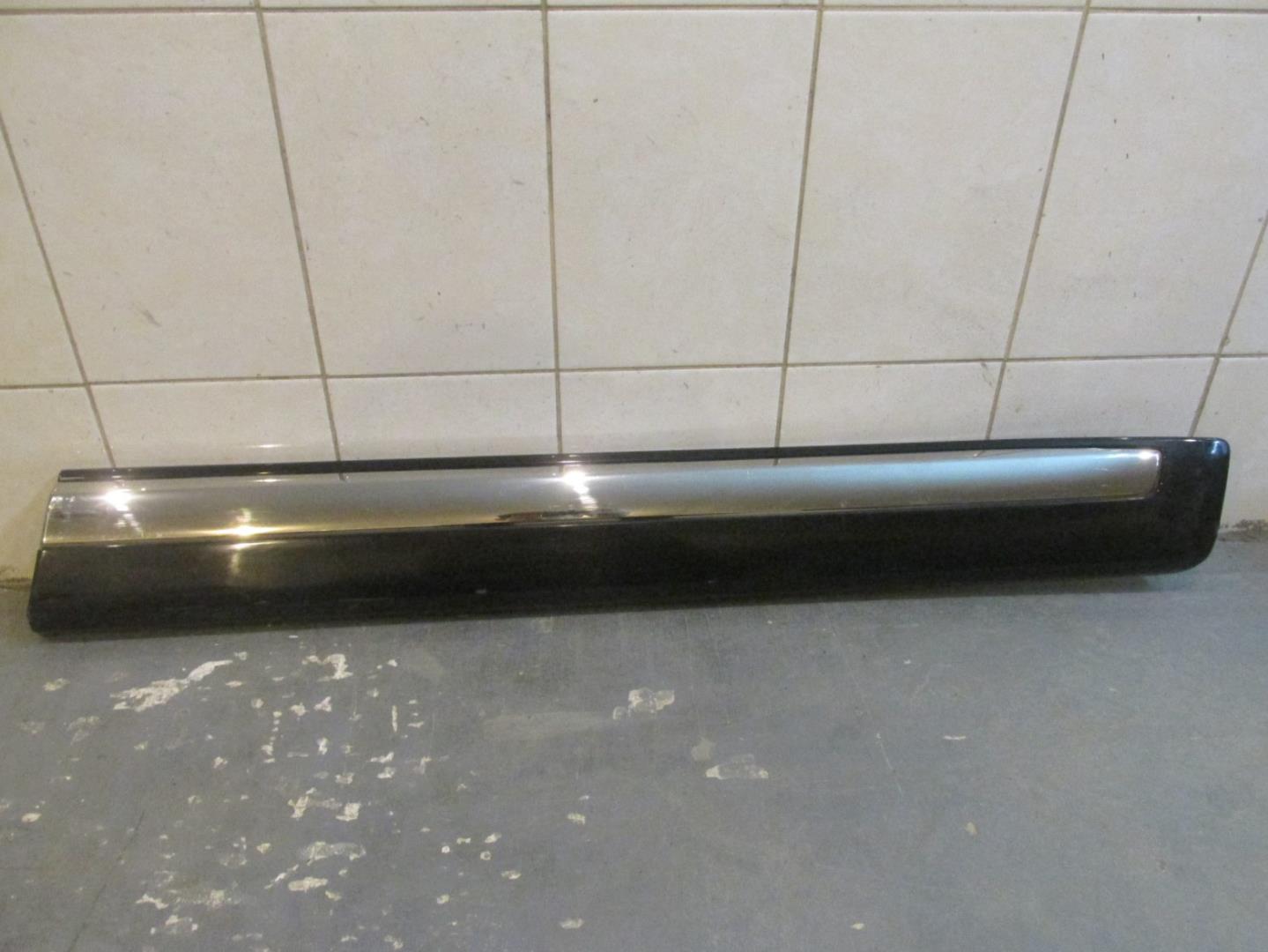 Накладка двери передней правой